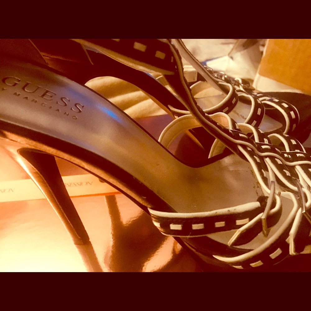 Guess By Marciano Platform Black and White heels